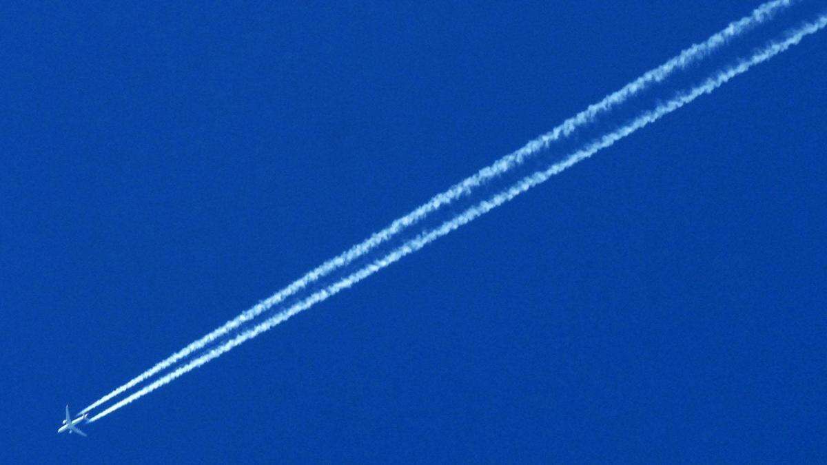 Damaging jet vapour trails could be eliminated with cheap solution – experts