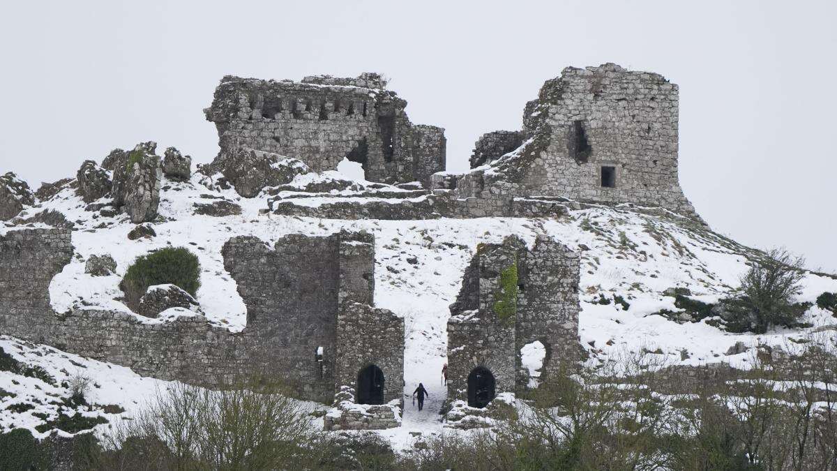 Thousands without power during Irish cold snap