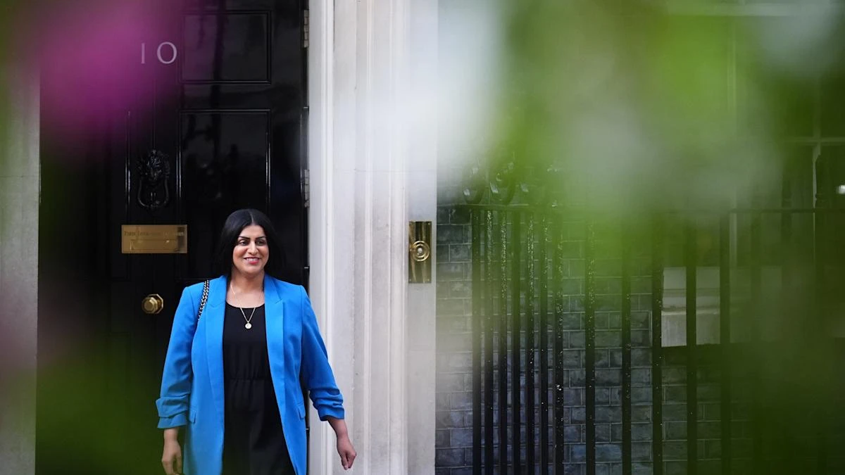PM ‘to move asylum seekers into barracks’ after Home Office shake-up