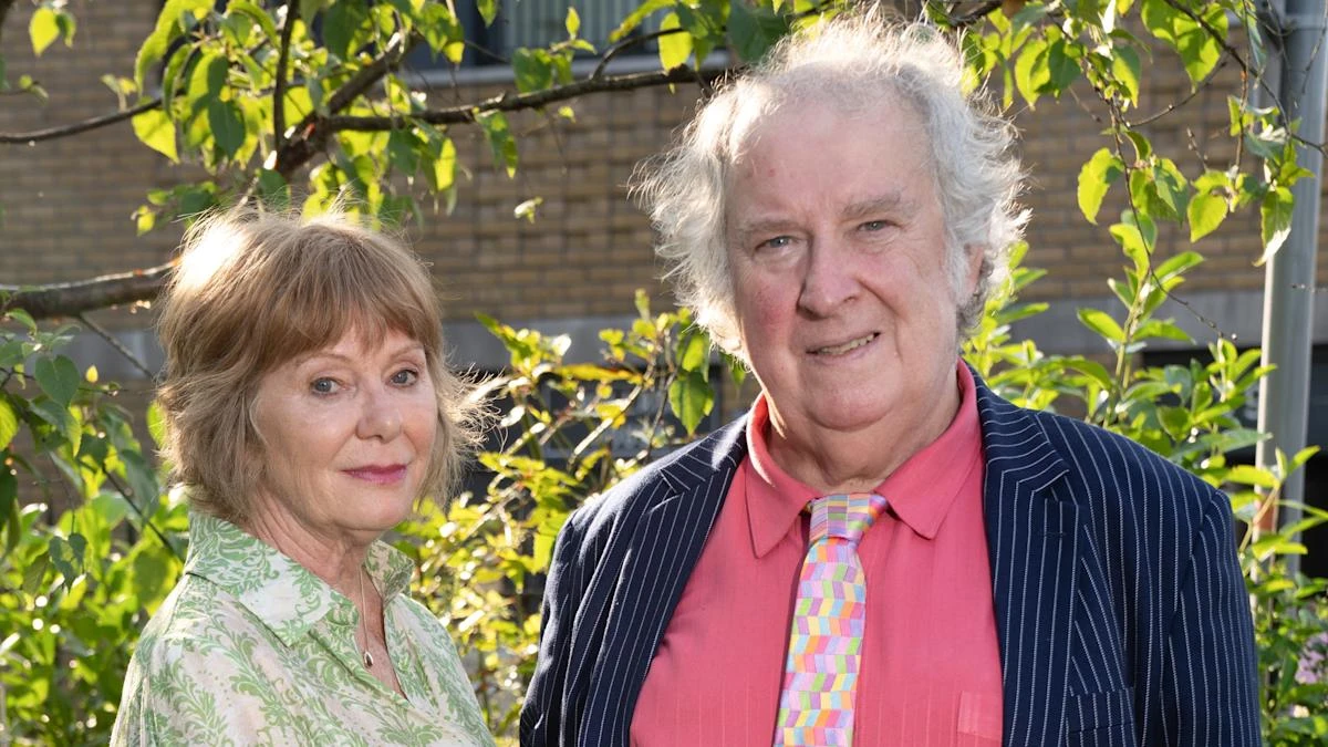 EastEnders star Karen Henthorn reprising role as Julie Bates after 27 years