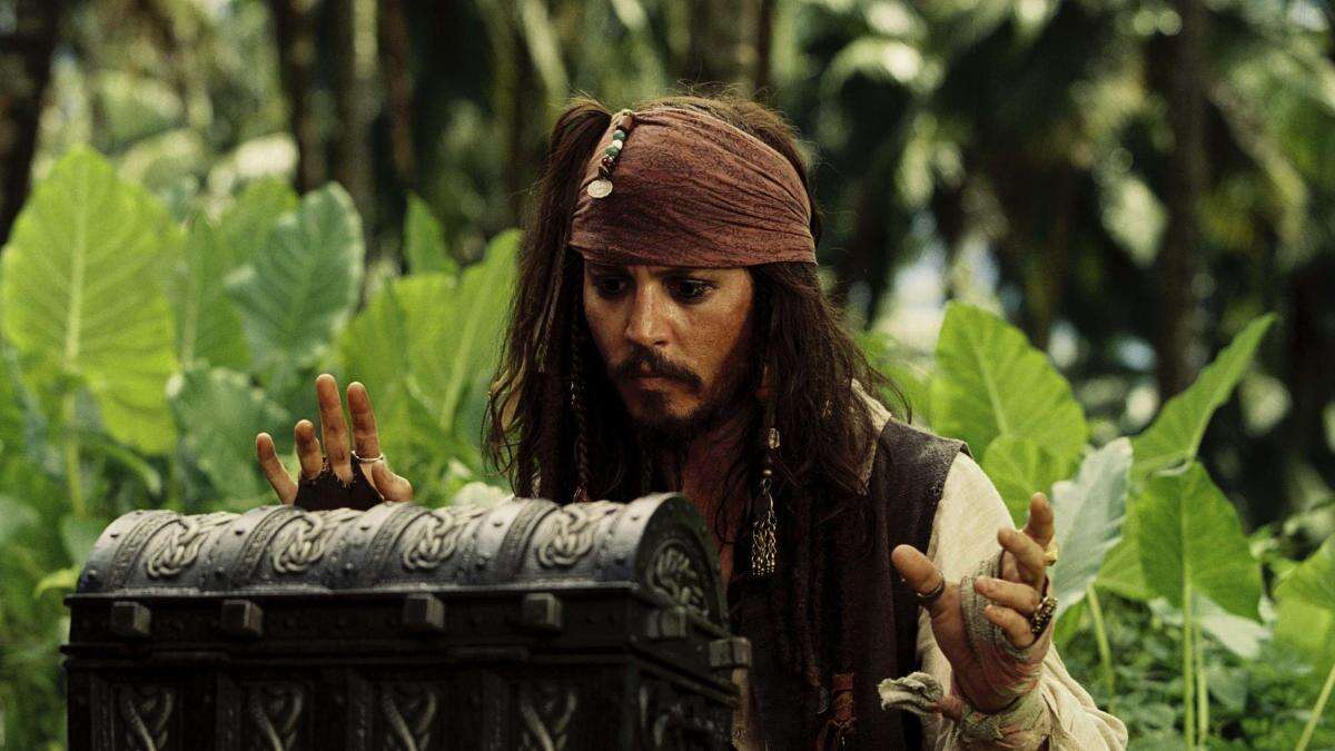 Johnny Depp surprises children in hospital dressed as Captain Jack Sparrow