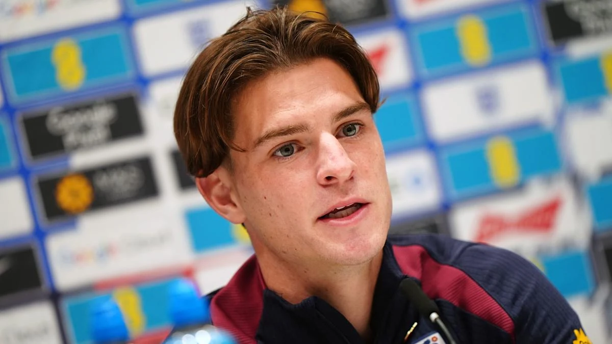 Alex Scott made to wait for England debut