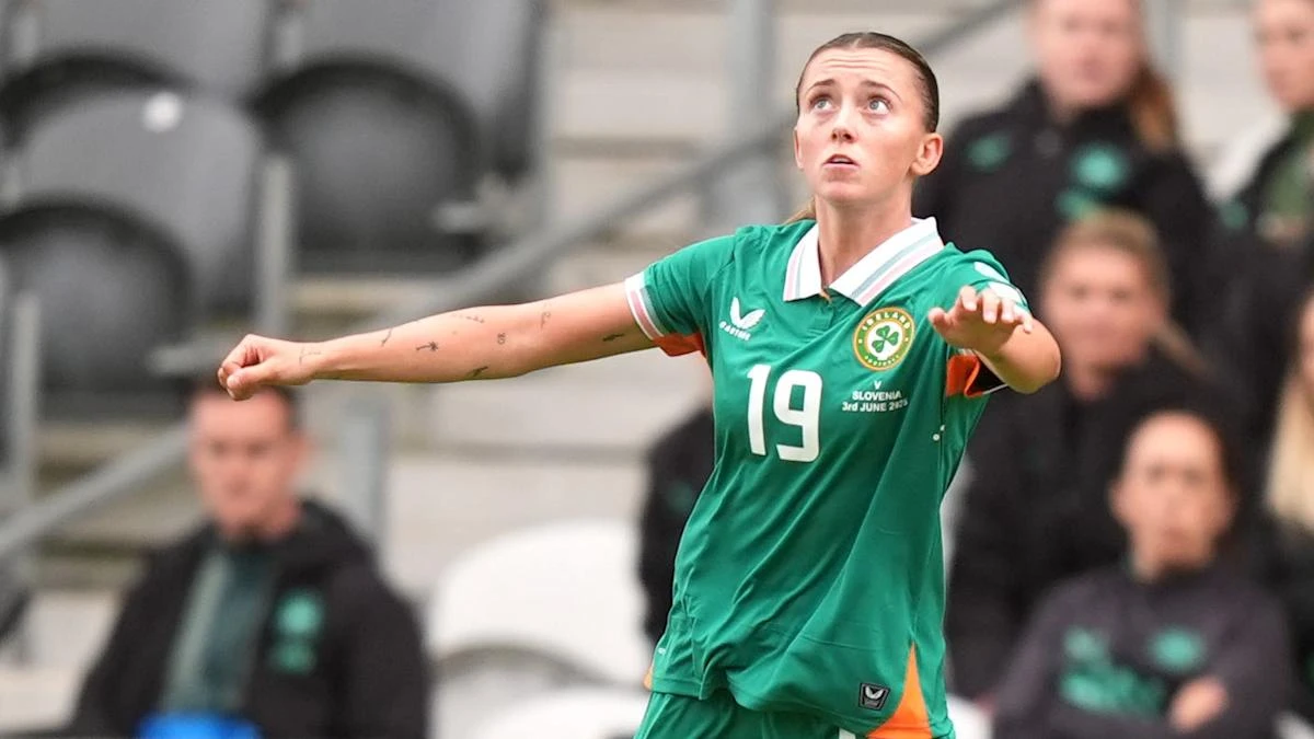 Abbie Larkin strikes late as Republic of Ireland earn World Cup play-off place