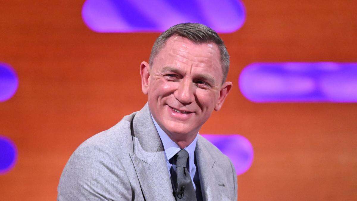 Daniel Craig falls in love with student in trailer for Queer