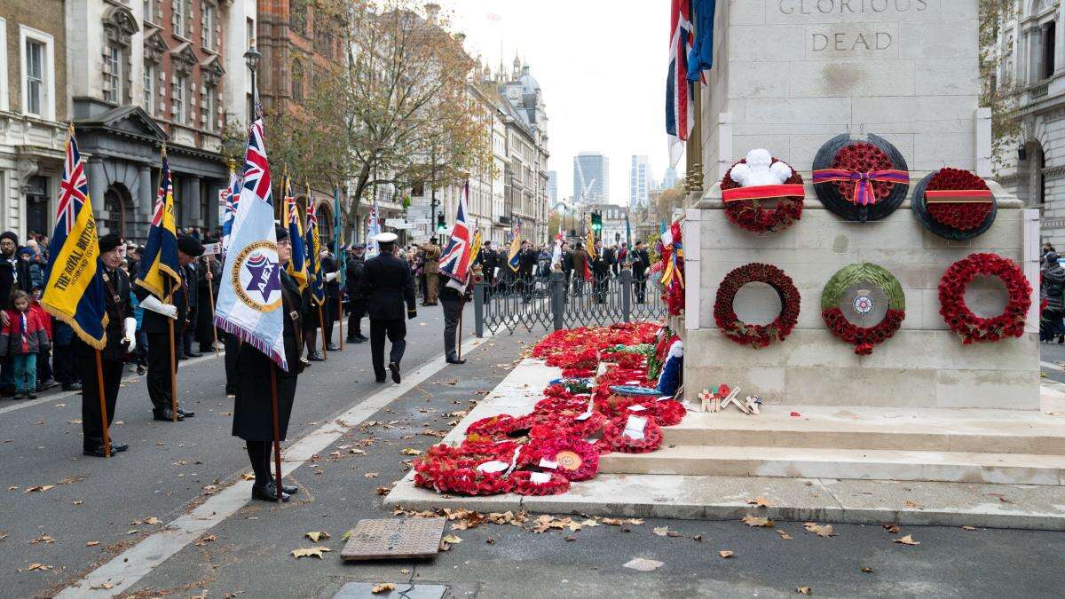 Thousands march to Cenotaph in honour of Jewish servicemen and women