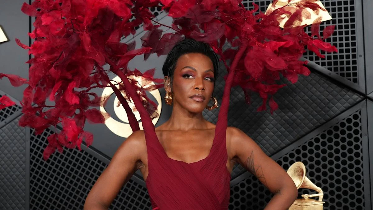 Singer tells court Combs threatened to kill her after she saw him hit girlfriend