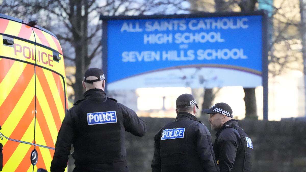 Schools must not be turned into ‘fortresses’ to tackle knife crime, experts say