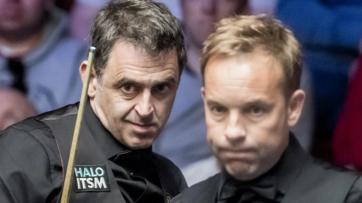 Ronnie O’Sullivan holds narrow Crucible lead over rival Ali Carter