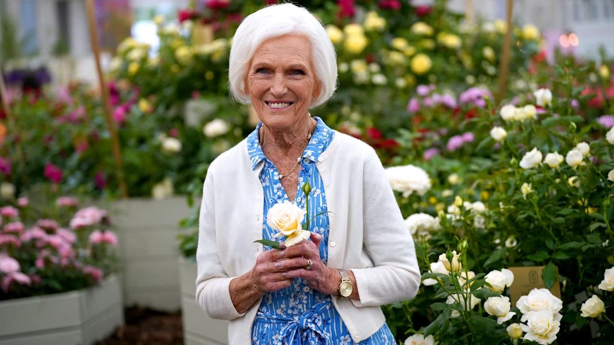 Mary Berry says first Victoria sponge she had was made by her mother on VE Day