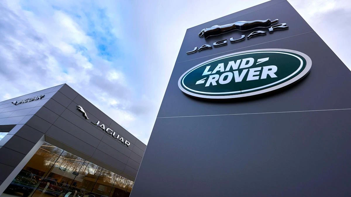 Jaguar Land Rover cutting up to 500 management jobs in UK