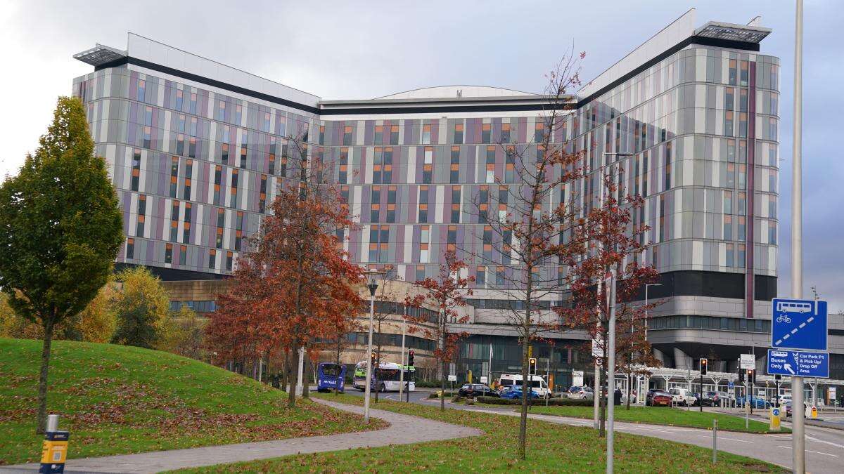 Specialist ‘had to ask’ other experts about infections found in hospital