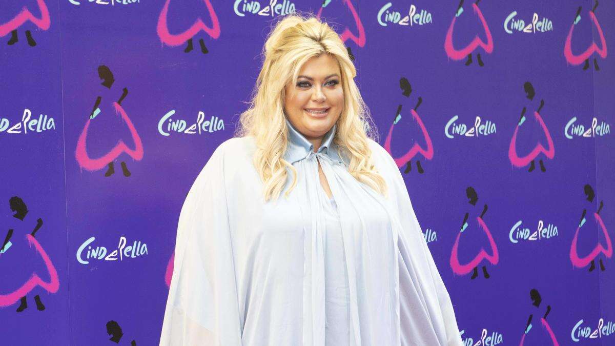 We’re coming to save you – Gemma Collins helps rescue car from ditch