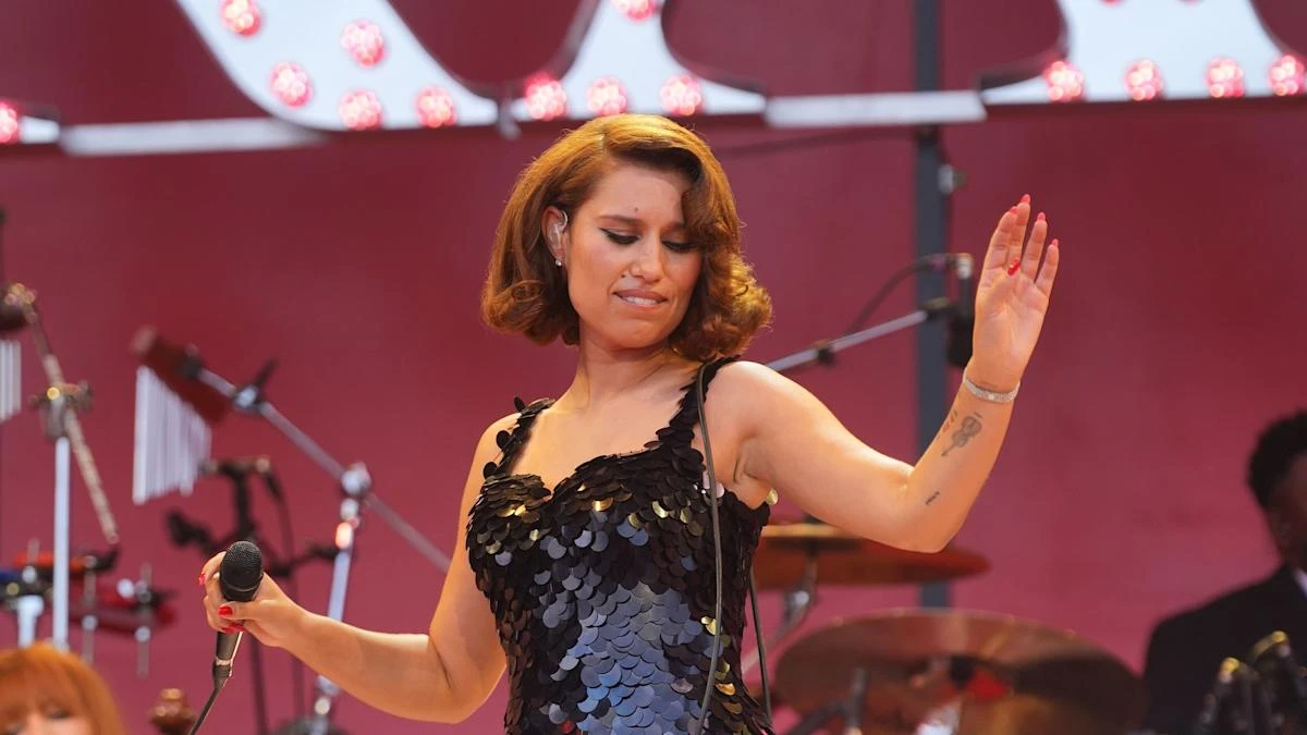 Raye to receive Ivors Academy Honour for her songwriting advocacy
