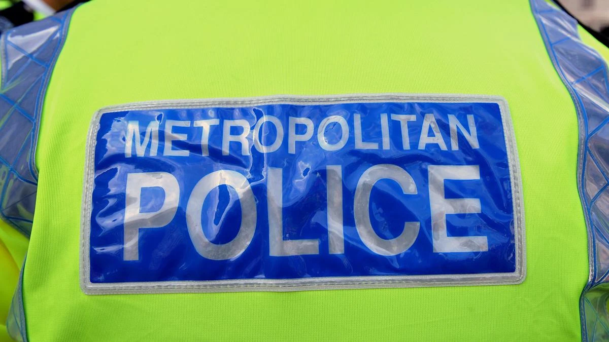 Police given more time to question seven held in two counter-terror operations