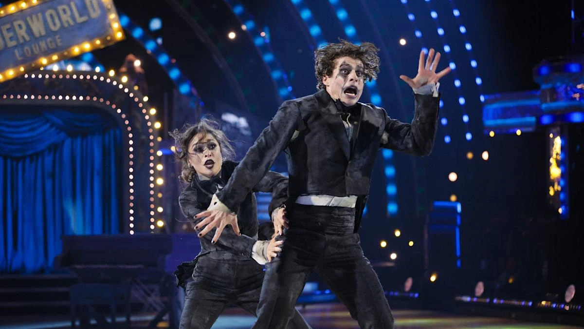 Lewis Cope and Katya Jones score first perfect 40 of Strictly Come Dancing 2025