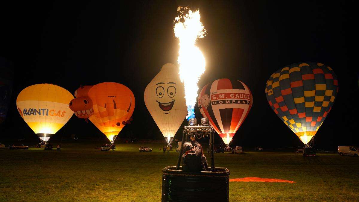 Hot air balloons light up Longleat in 75th anniversary festival