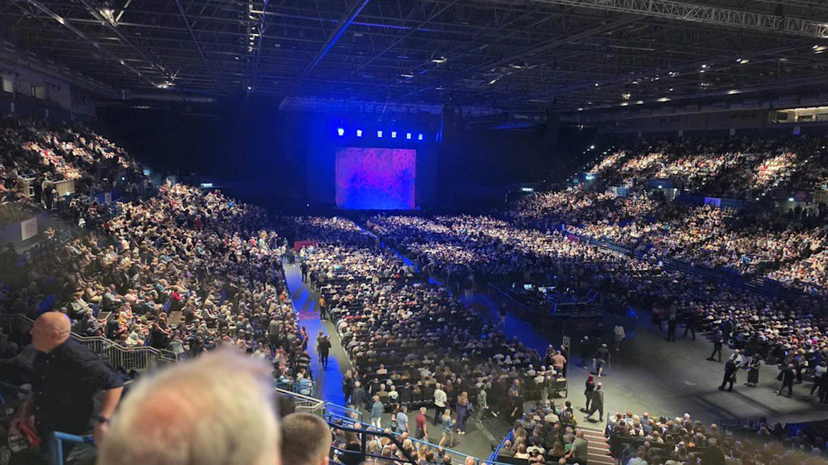 Peter Kay ushered off stage and audience evacuated after suspicious bag found