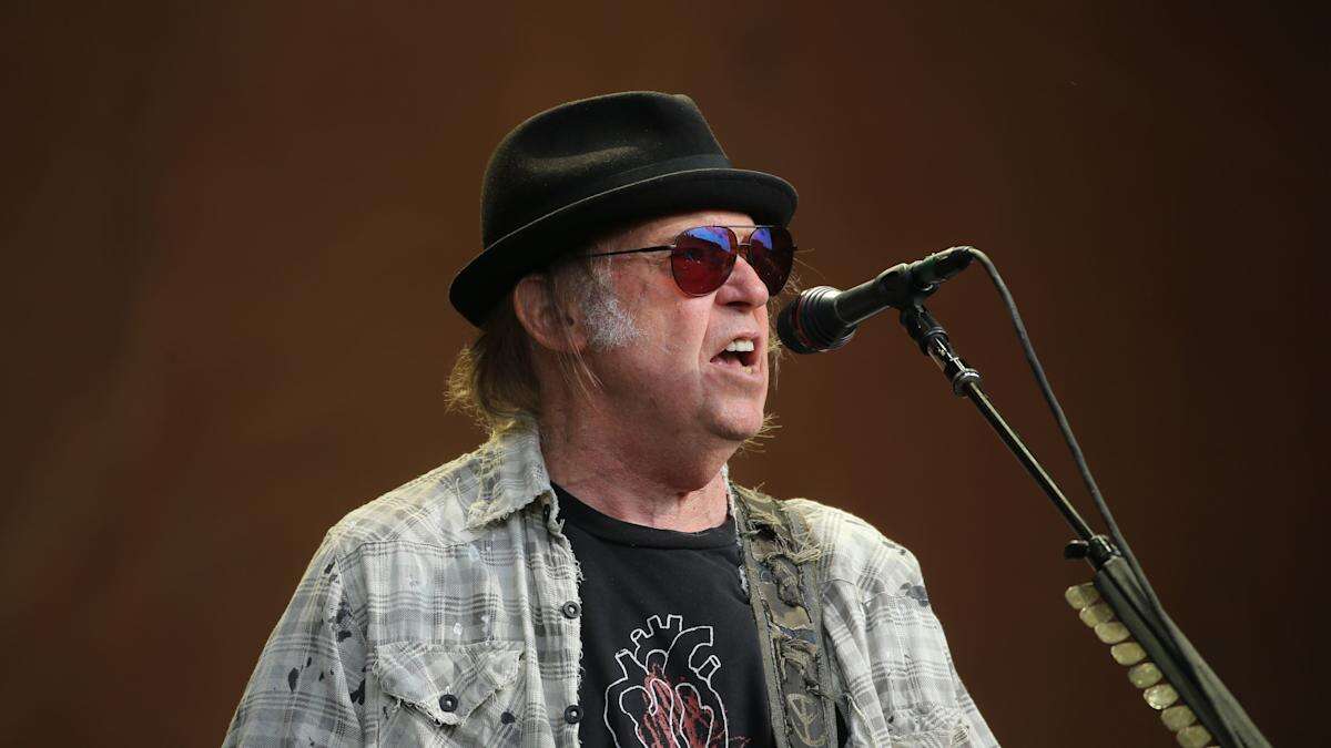 Daryl Hannah wants to bring husband Neil Young’s ‘vulnerability’ to cinemas