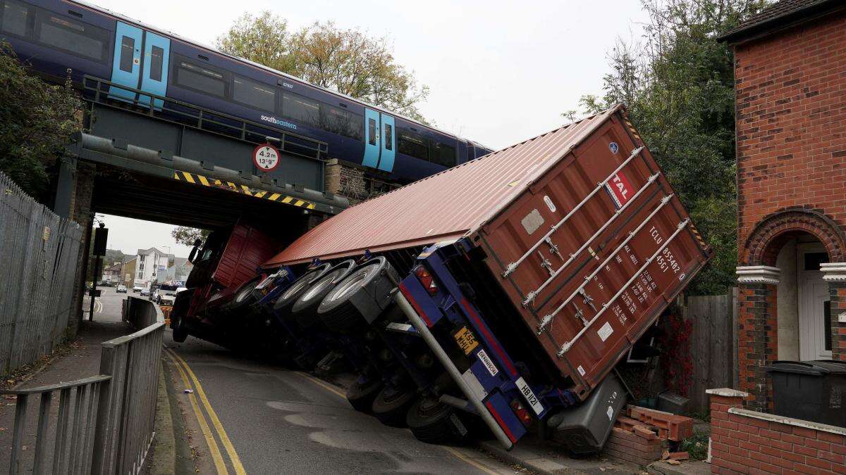 Bridge strikes cause more than 100 days of train delays in a year, figures show