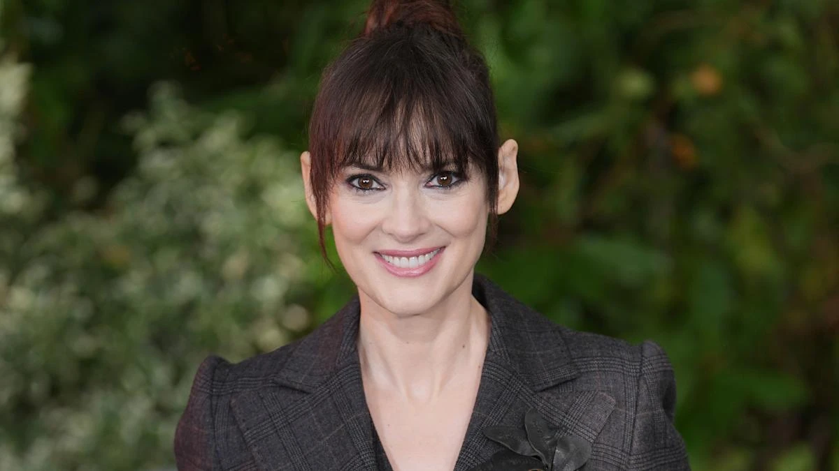 Winona Ryder says she still plays poker with Al Pacino
