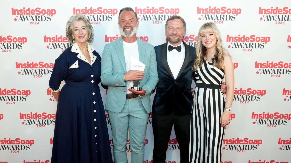 Soap stars all smiles on the red carpet as Coronation Street nets six awards