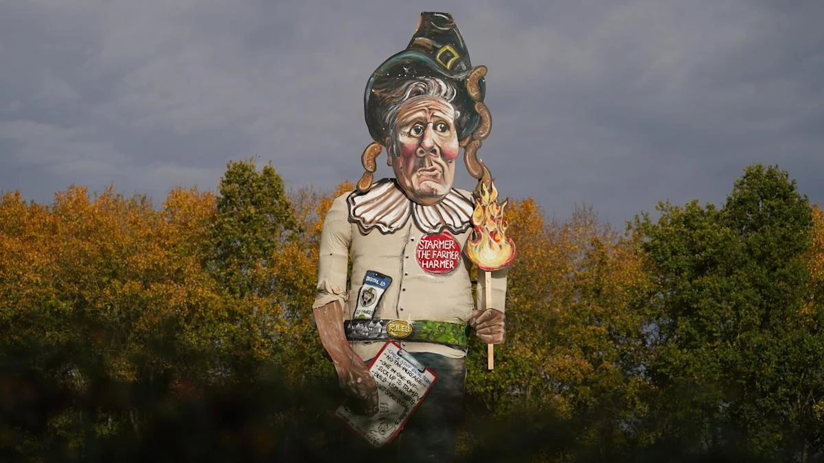 11-metre effigy of Keir Starmer unveiled for bonfire celebrations