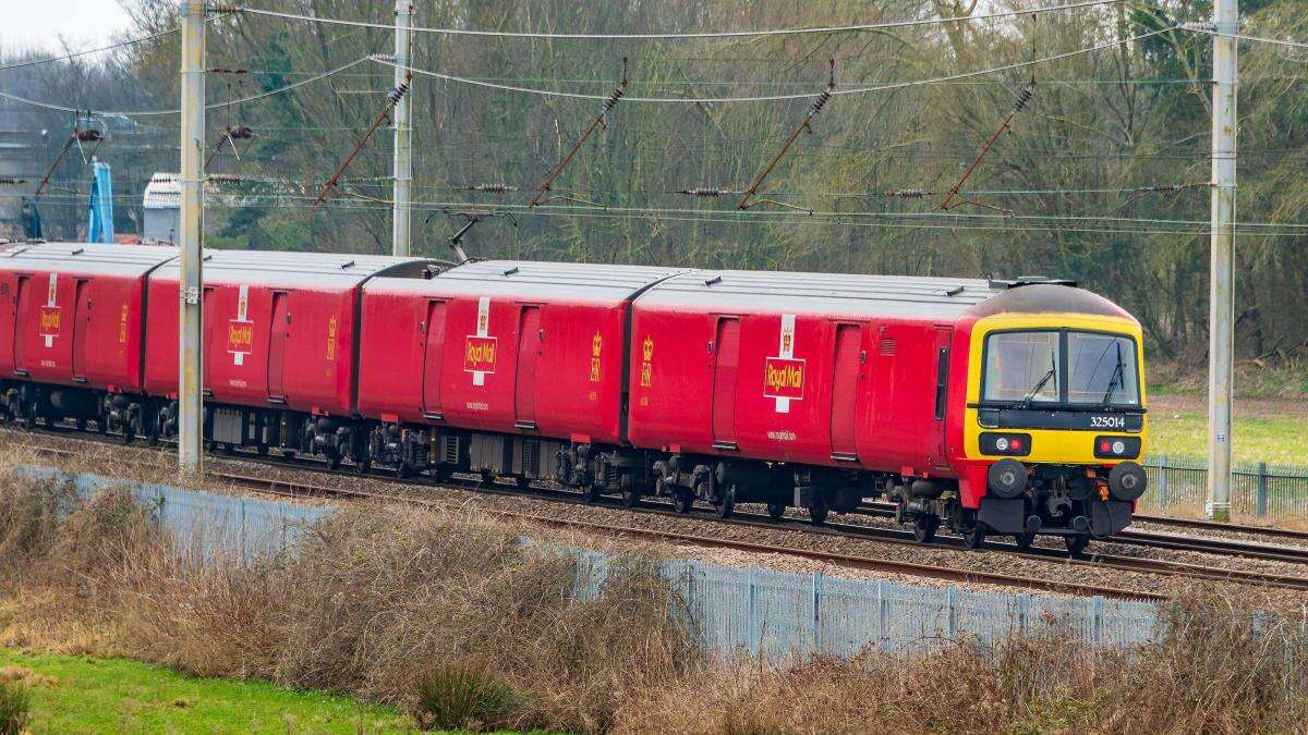 Use trains to move post, Royal Mail urged