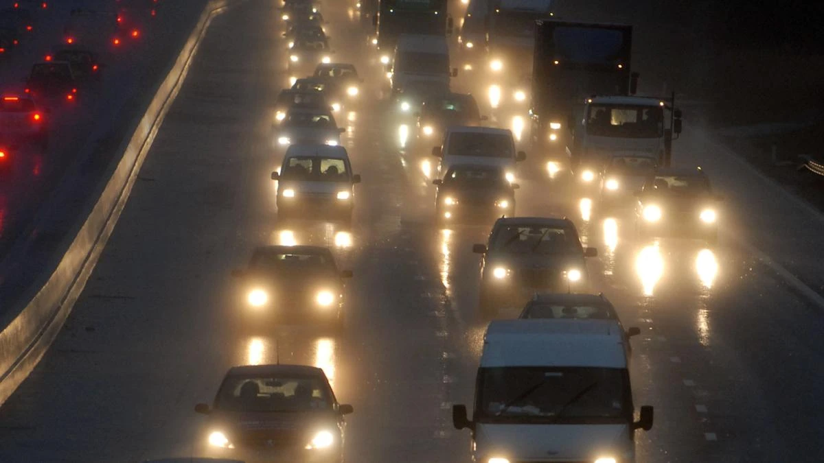 Brighter headlights more likely to cause glare for drivers, study finds