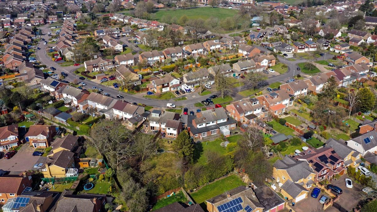 Two-fifths of British garden space paved over, reducing green benefits – report