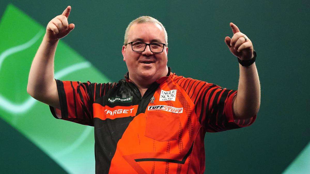 Stephen Bunting survives scare to beat Kai Gotthardt at World Championship