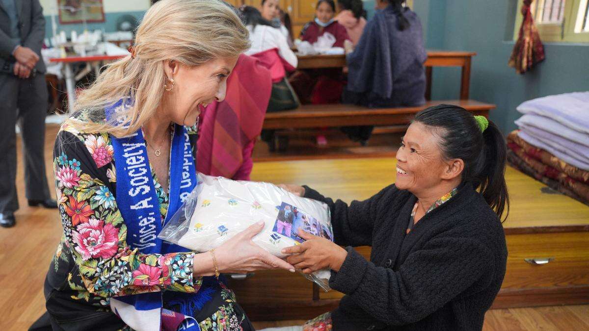 Nepali woman who met King in 1998 gives Sophie gift and thank you card for him