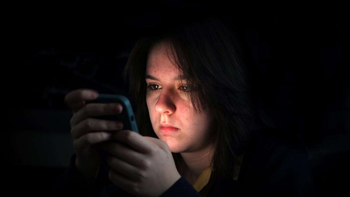 Young people support stricter rules on social media