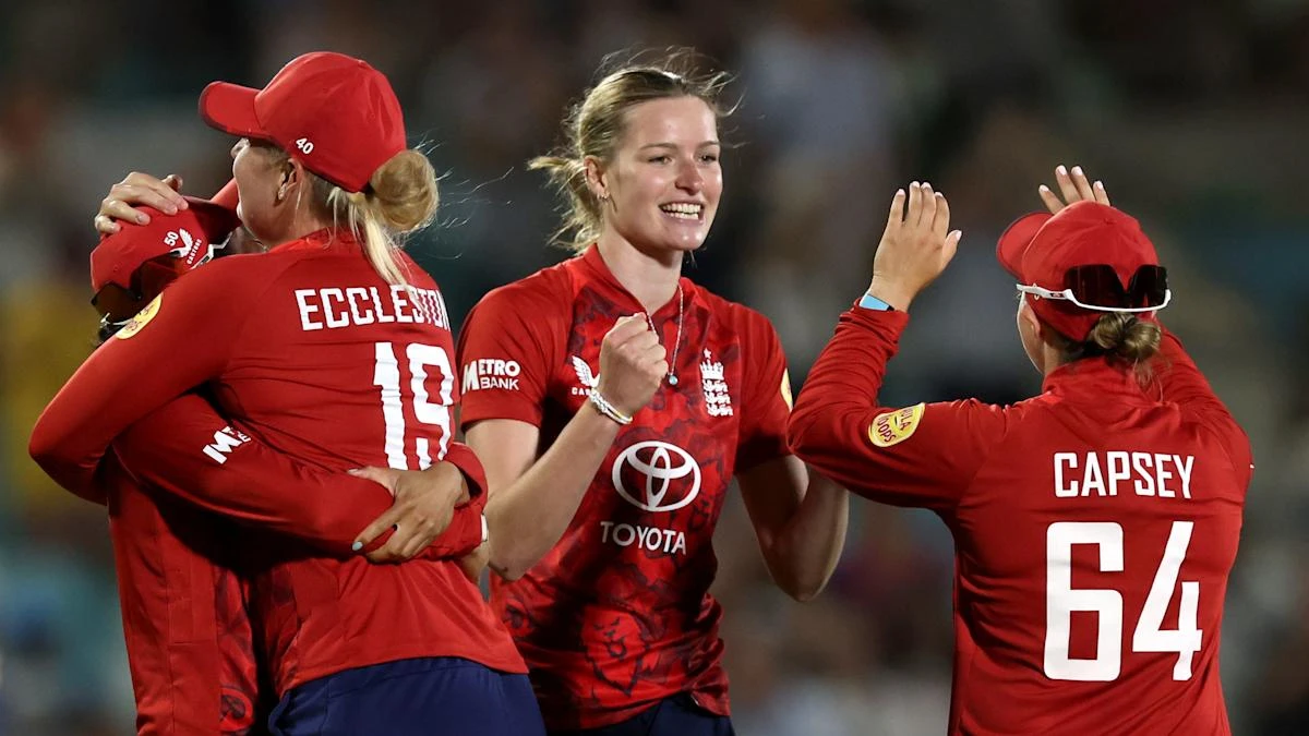 Lauren Bell holds nerve as England secure last-ball victory