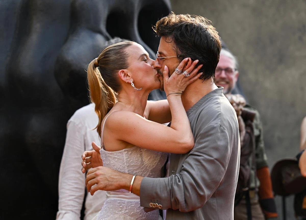Are platonic kisses ever okay when you’re in a relationship?