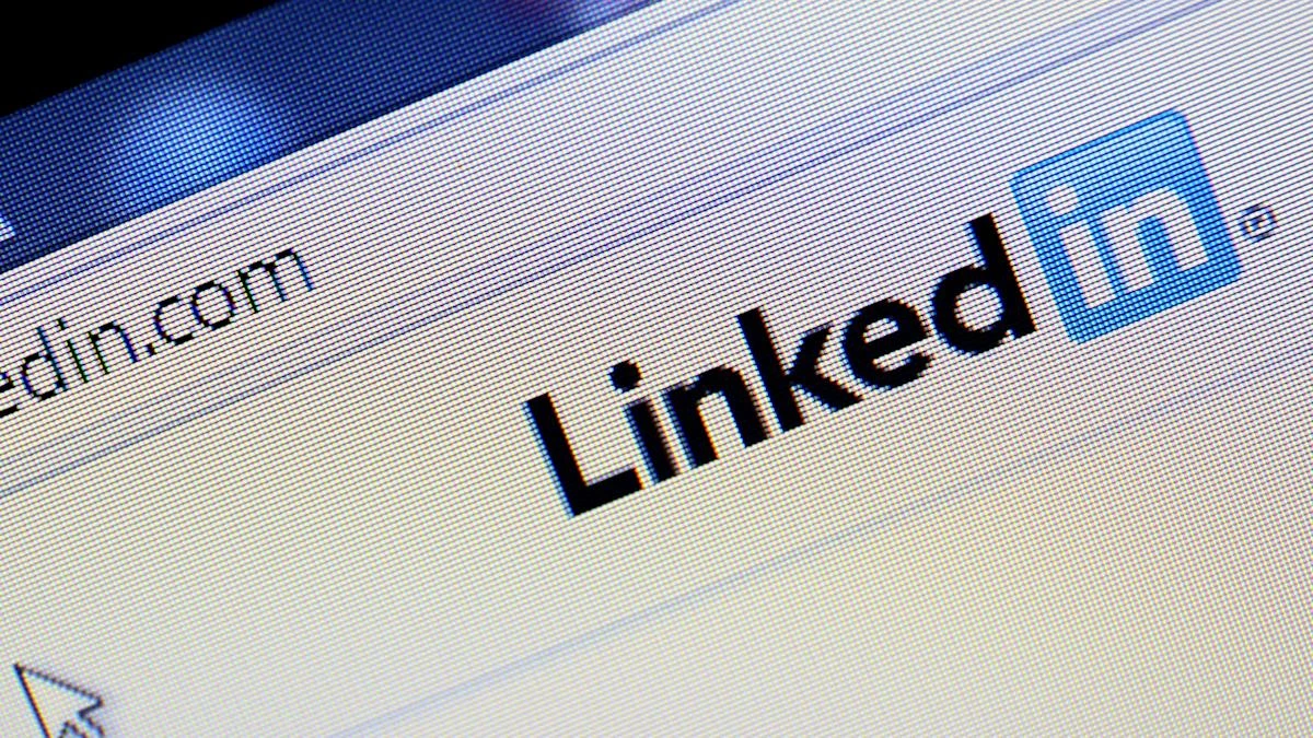 LinkedIn to use AI to help jobseekers find new roles