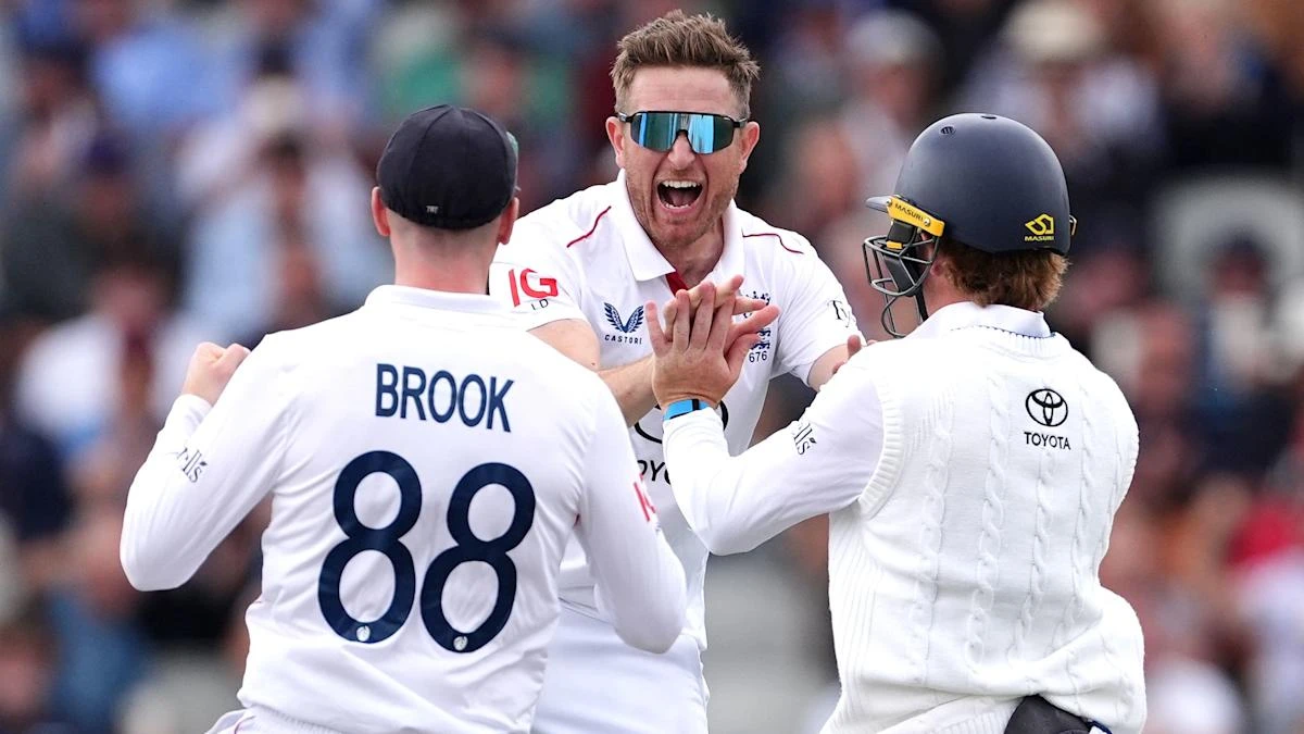 Liam Dawson ends long wait for Test wicket as England make inroads after lunch