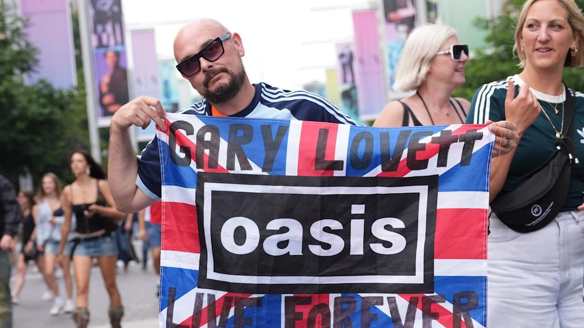 Oasis dedicate song to Ozzy Osbourne as they begin series of gigs in London