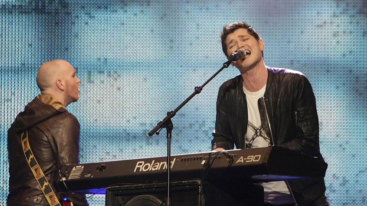 The Script pay tribute to late guitarist Mark Sheehan during Glastonbury set