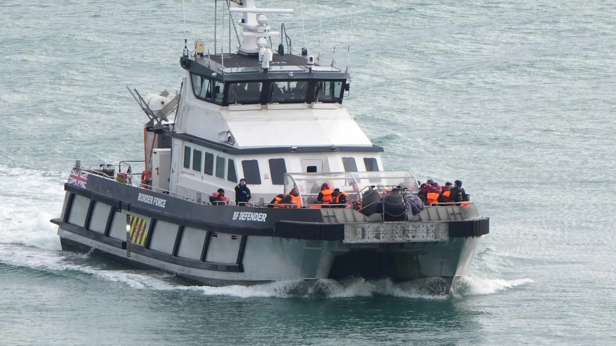 Another 503 migrants cross Channel in small boats in single day