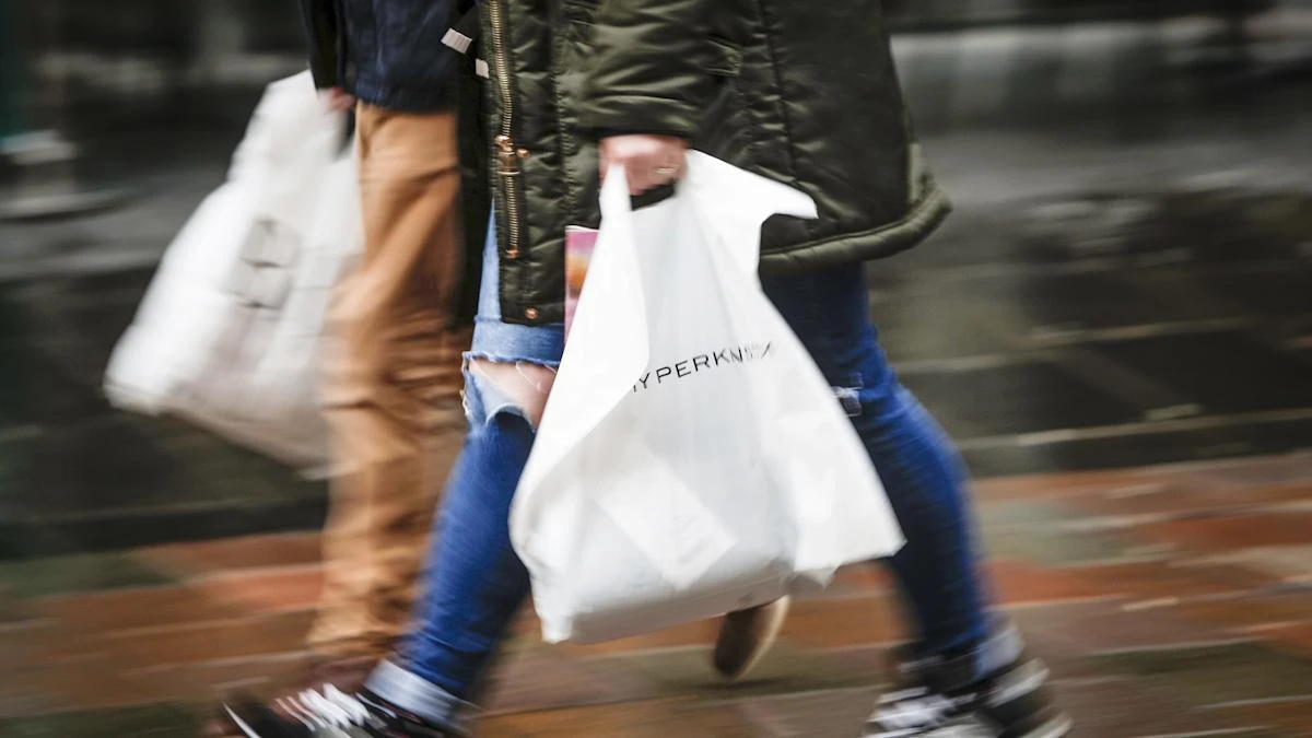 Consumer confidence records ‘sharp slide’ in expectations for general economy