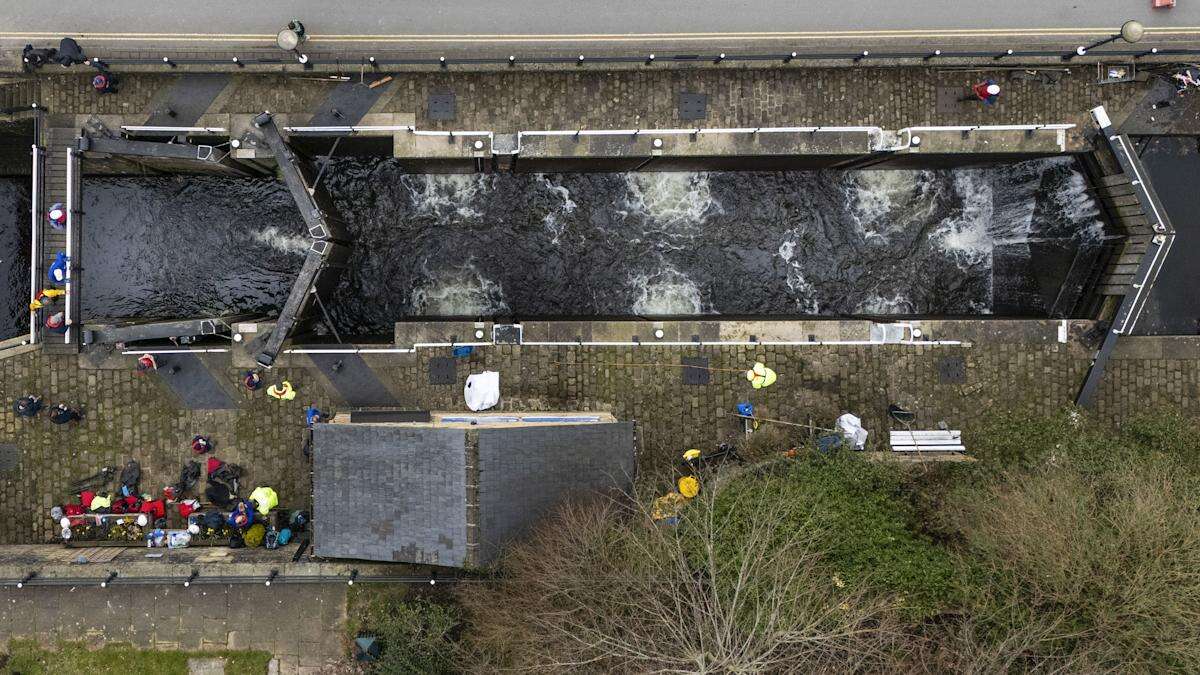 Canal volunteers clean UK’s deepest lock in West Yorkshire