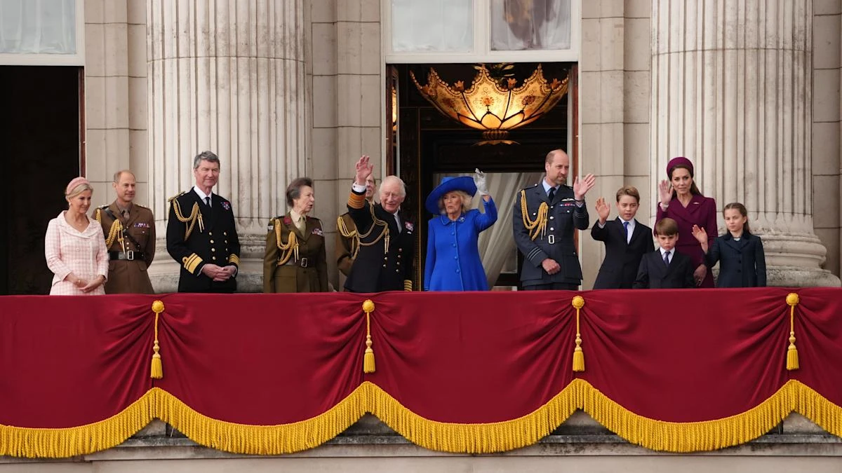 Four generations of royals gather on palace balcony to observe VE Day flypast
