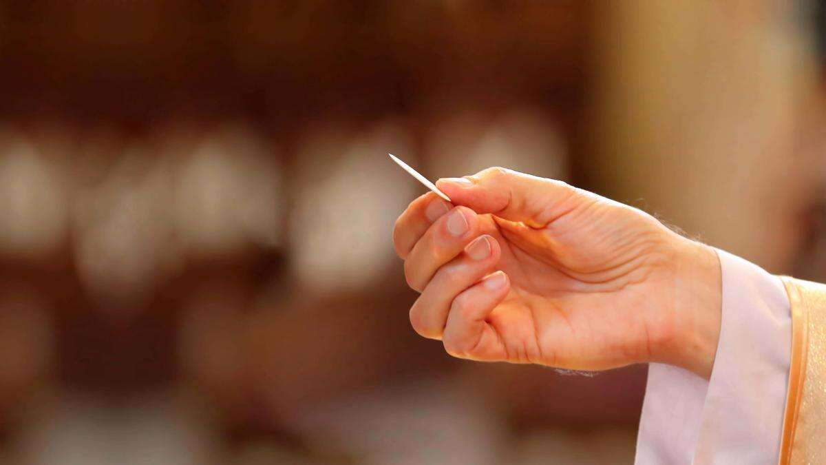 Non-alcoholic wine and gluten-free bread barred from holy communion