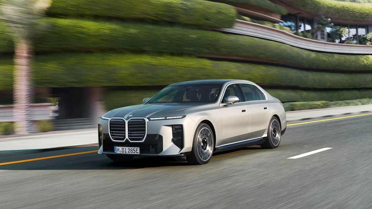 BMW 7 Series gains firm’s ‘Neue Klasse’ face and tech upgrades