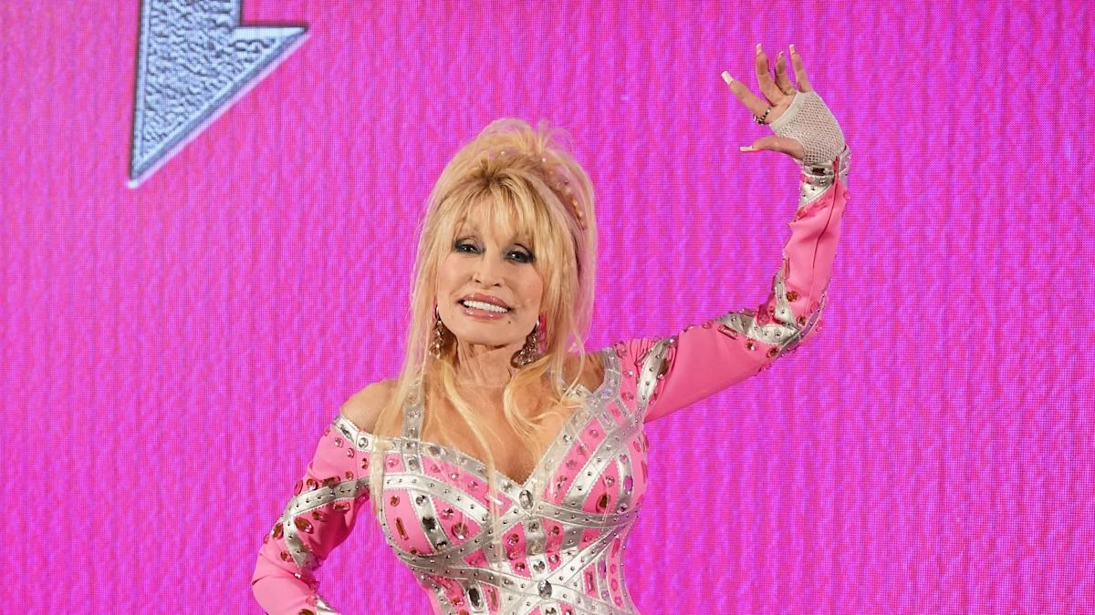 Dolly Parton says ‘I ain’t dead yet’ after sister prompts health concerns