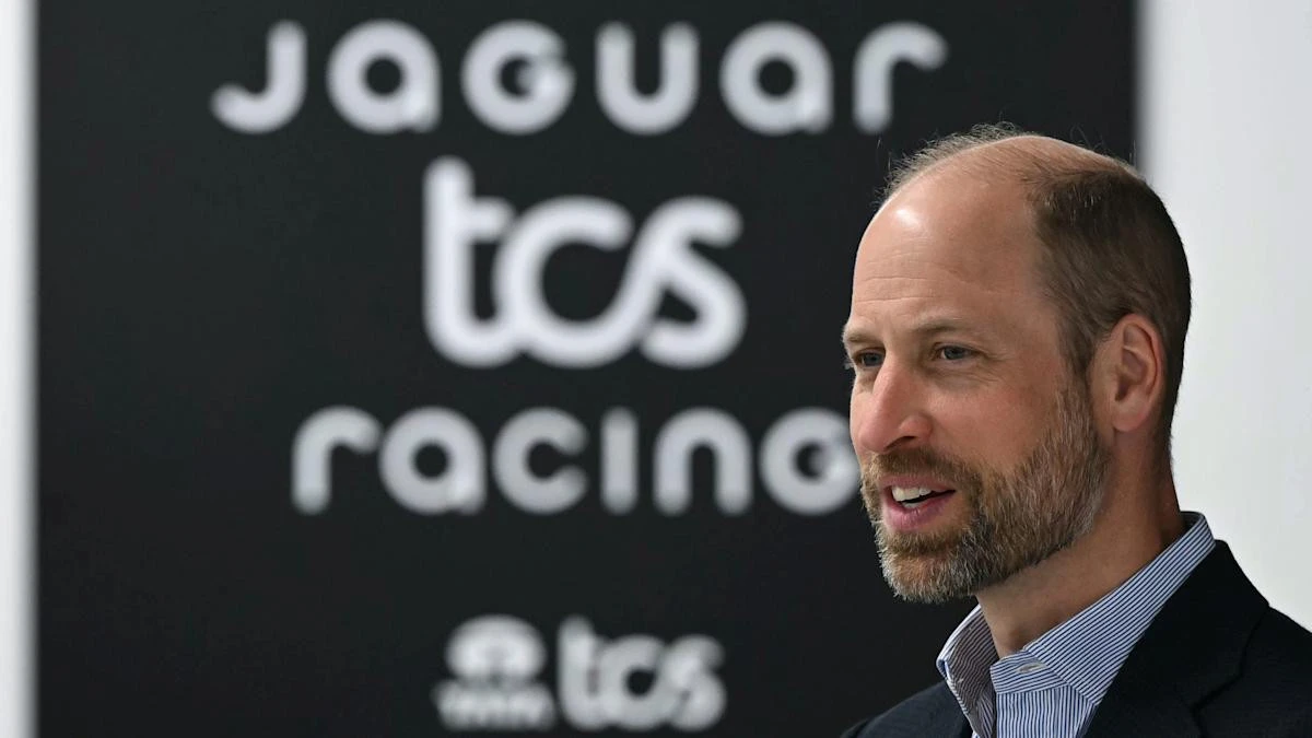 William tries out replica race car and jokes about AI drivers at Formula E base