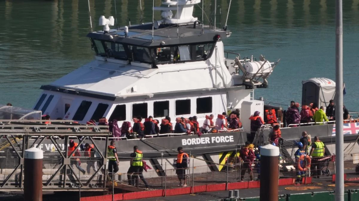 Second migrant makes High Court challenge over removal to France