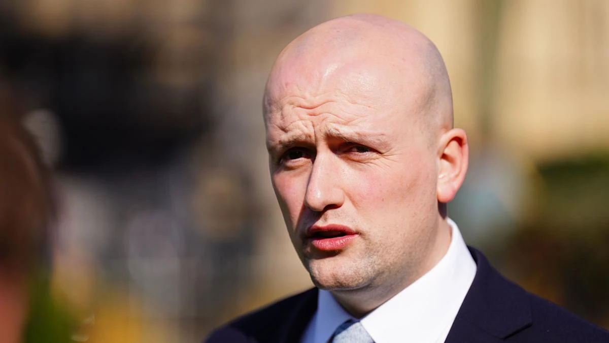 Flynn calls on Miliband to change oil and gas regime