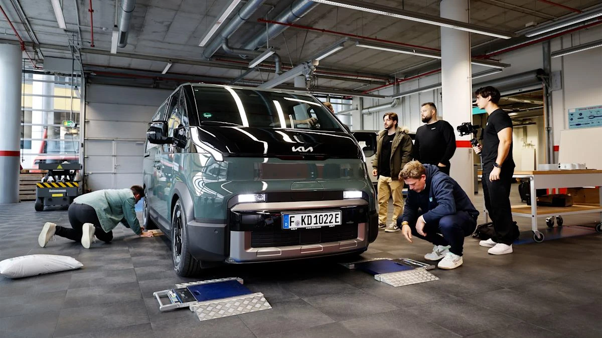 Kia PV5 Cargo sets world record for electric light commercial vehicles, travelling 430.84 miles on a single charge under…