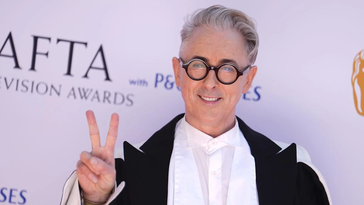 Baftas begin in Traitors style with Alan Cumming accepting ‘oath’ as host